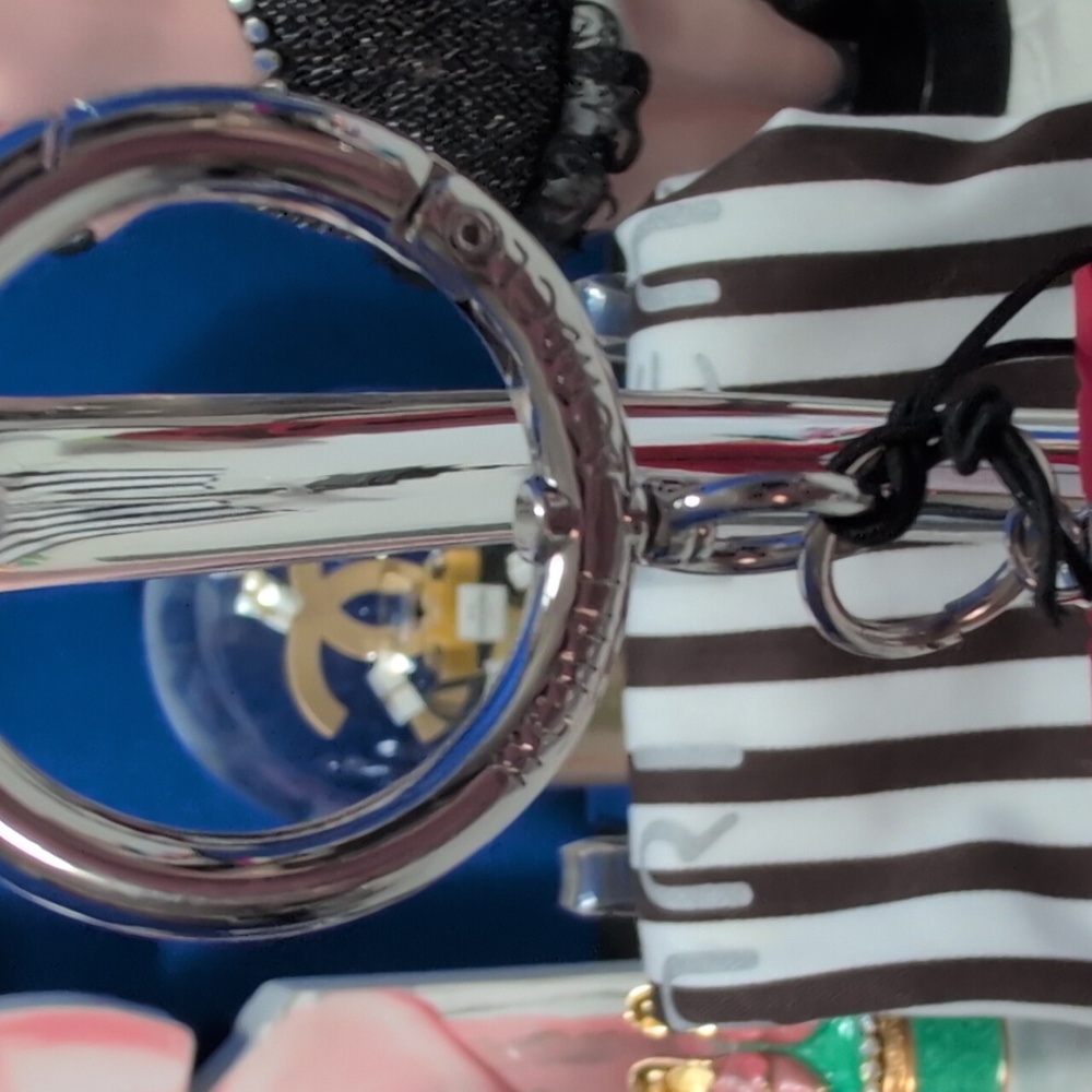 Henri Bendel X Murakami Keyring/ Bag Charm - RARE- Limited Edition - Picture 3 of 5